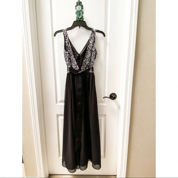 Aqua Dresses Black Chiffon and Silver Sequin Dress Size 0 - Picture 2 of 4